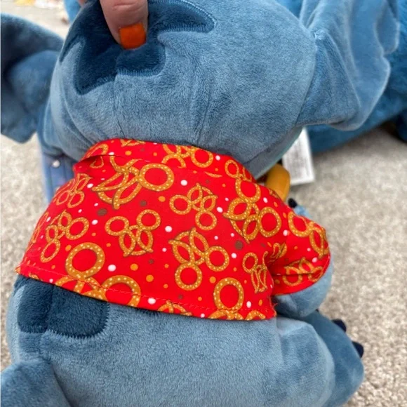 NWT Disney Stitch Plush Toy with Pretzel Stitch attacks snacks limited - Picture 8 of 11
